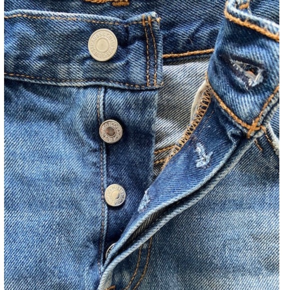 Levi’s cut off shorts - Picture 3 of 4